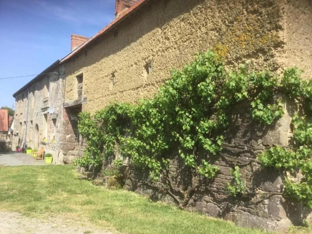 La Petellerie, Maison De Campagne Avec Piscine Pour Un Sejour Detente Moyon Bagian luar foto