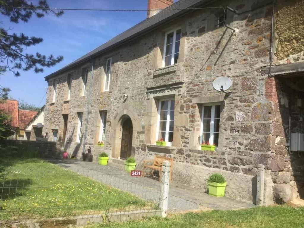 La Petellerie, Maison De Campagne Avec Piscine Pour Un Sejour Detente Moyon Bagian luar foto