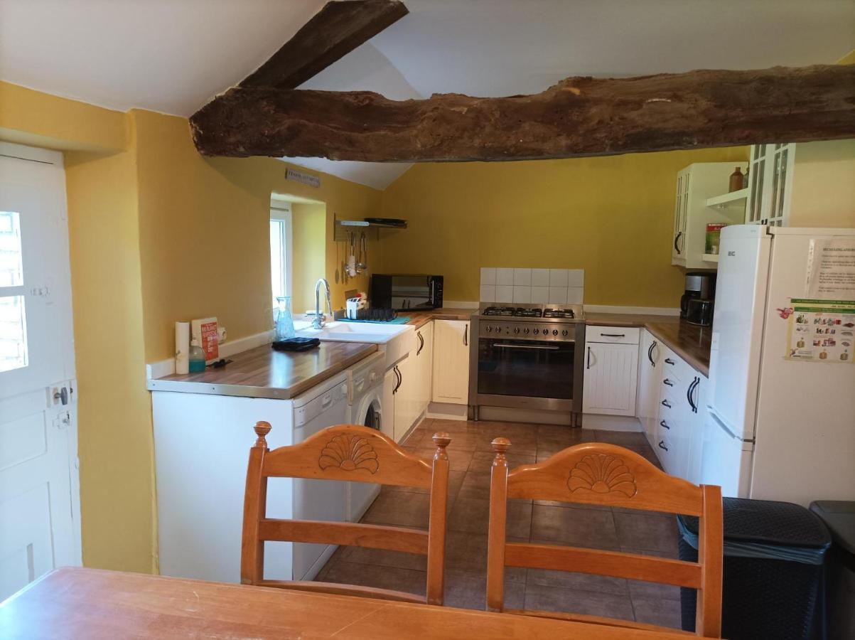 La Petellerie, Maison De Campagne Avec Piscine Pour Un Sejour Detente Moyon Bagian luar foto